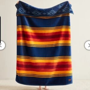 Pendleton Reversible Plush Throw, new, Grand Canyon